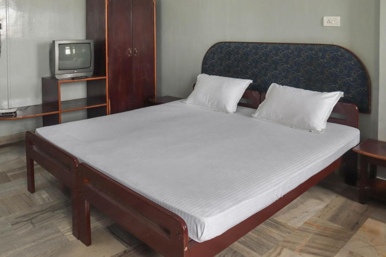 Spot On 49477 Hotel Galaxy Dimāpur エクステリア 写真