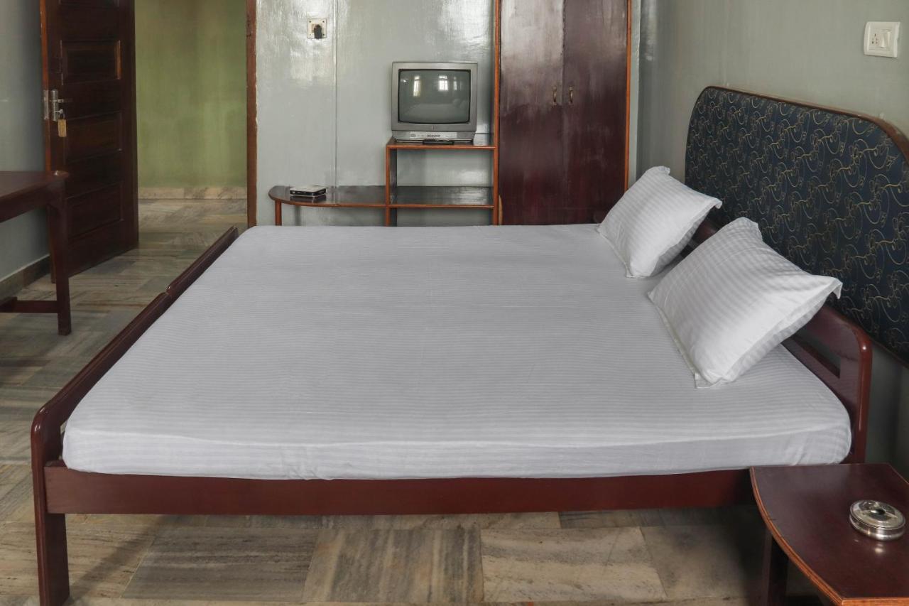 Spot On 49477 Hotel Galaxy Dimāpur エクステリア 写真